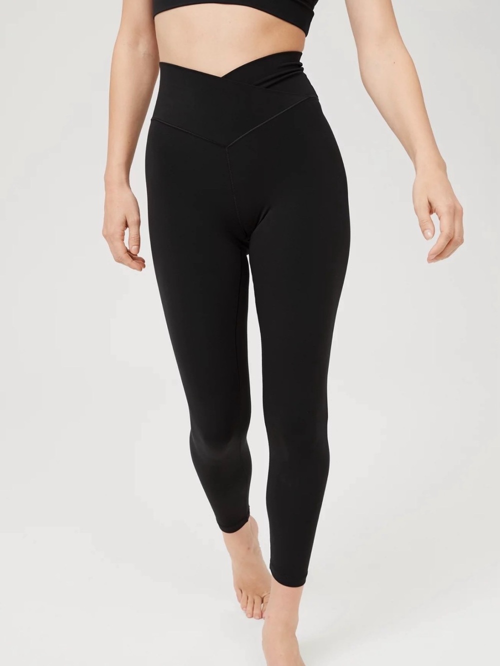 OFFLINE by Aerie Real Me High-Rise 7/8 Black Yoga Leggings Size L Short